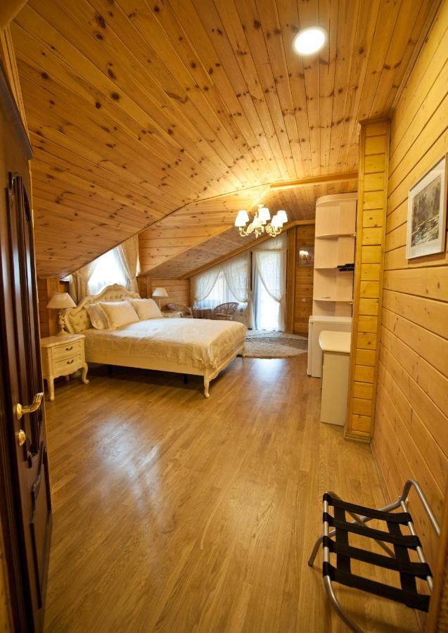 Комплекс Відпочинку Goldfіsh Сlub Guest House Babintsy ภายนอก รูปภาพ