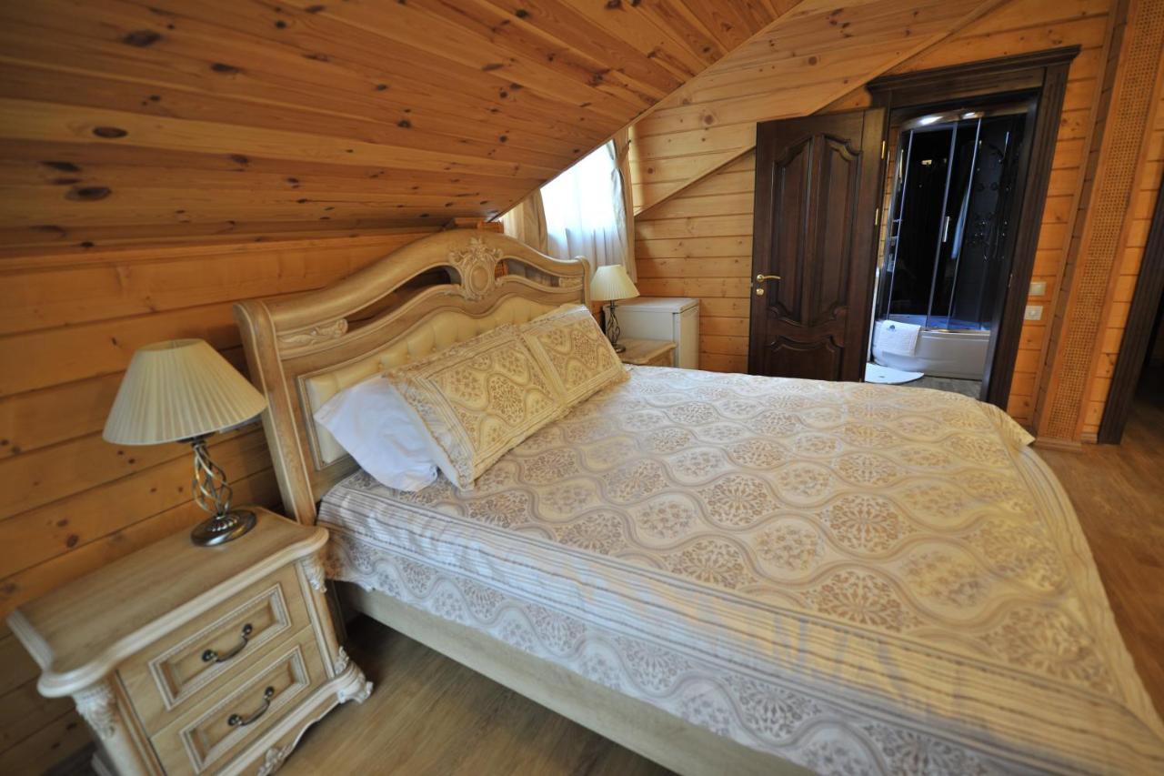Комплекс Відпочинку Goldfіsh Сlub Guest House Babintsy ภายนอก รูปภาพ