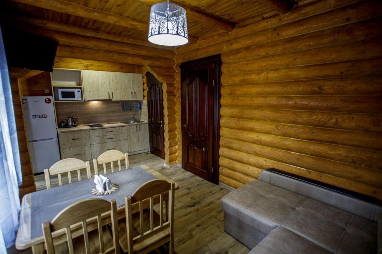 Комплекс Відпочинку Goldfіsh Сlub Guest House Babintsy ภายนอก รูปภาพ