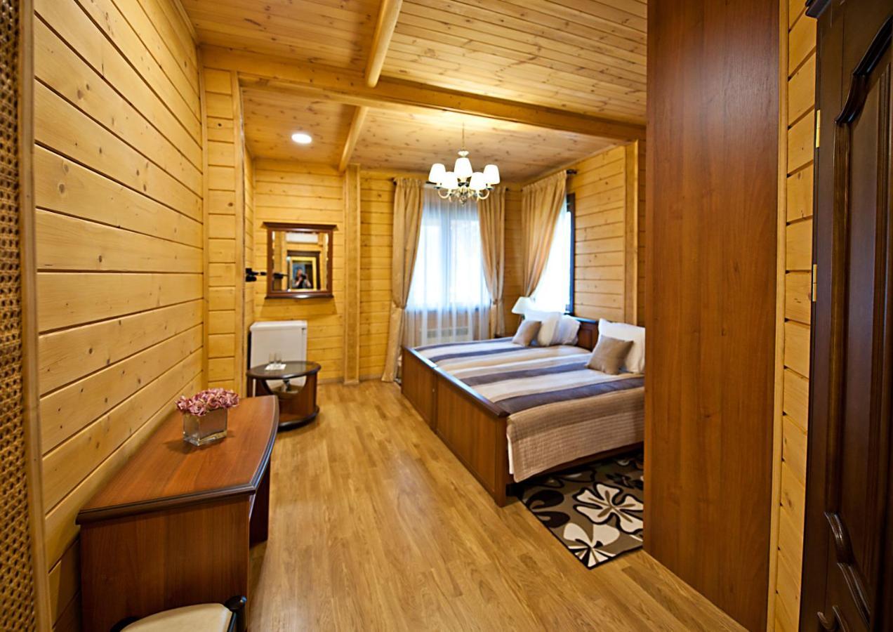 Комплекс Відпочинку Goldfіsh Сlub Guest House Babintsy ภายนอก รูปภาพ