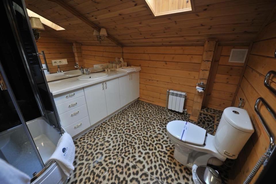 Комплекс Відпочинку Goldfіsh Сlub Guest House Babintsy ภายนอก รูปภาพ