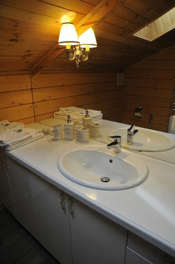 Комплекс Відпочинку Goldfіsh Сlub Guest House Babintsy ภายนอก รูปภาพ